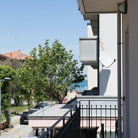 Residence Tre Trilo&Suites Rimini Bagian luar foto