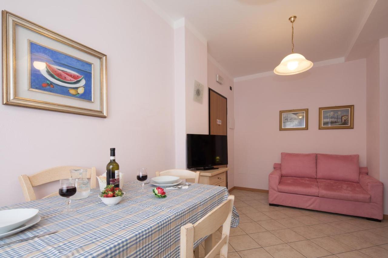 Residence Tre Trilo&Suites Rimini Bagian luar foto