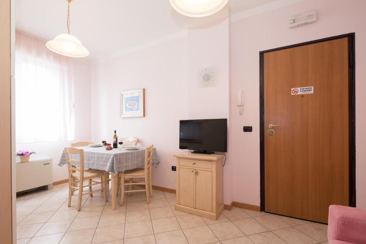 Residence Tre Trilo&Suites Rimini Bagian luar foto