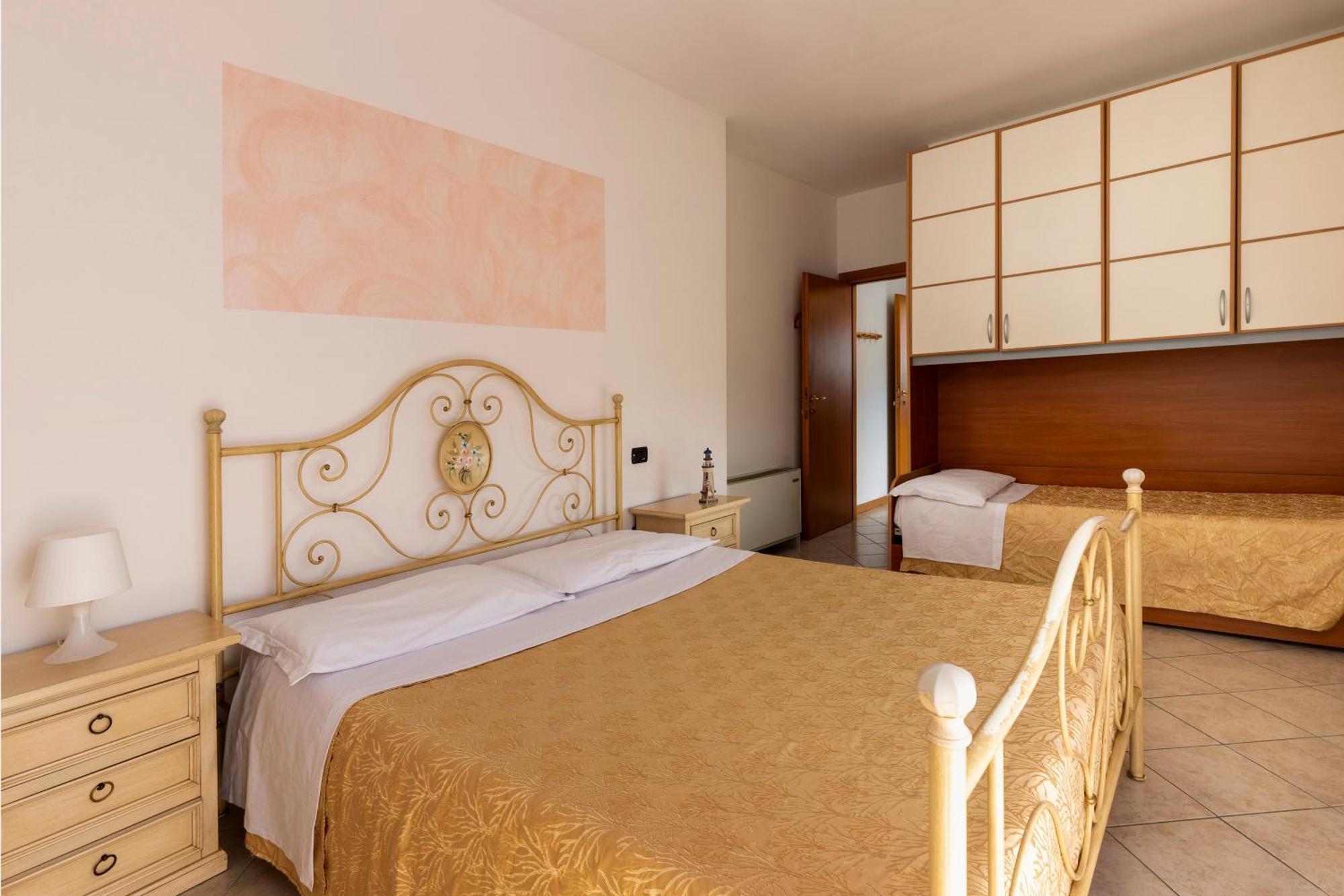 Residence Tre Trilo&Suites Rimini Bagian luar foto
