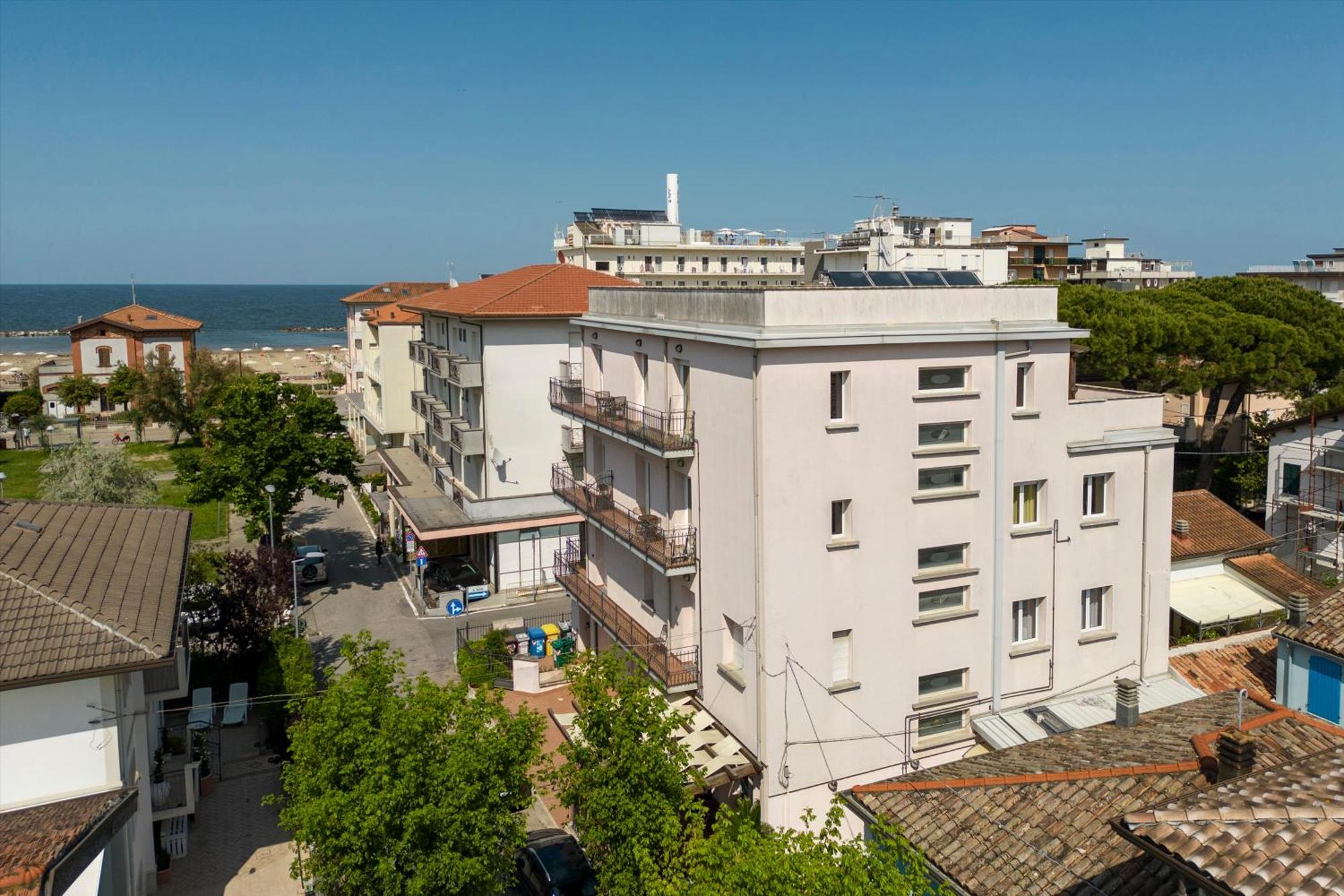 Residence Tre Trilo&Suites Rimini Bagian luar foto