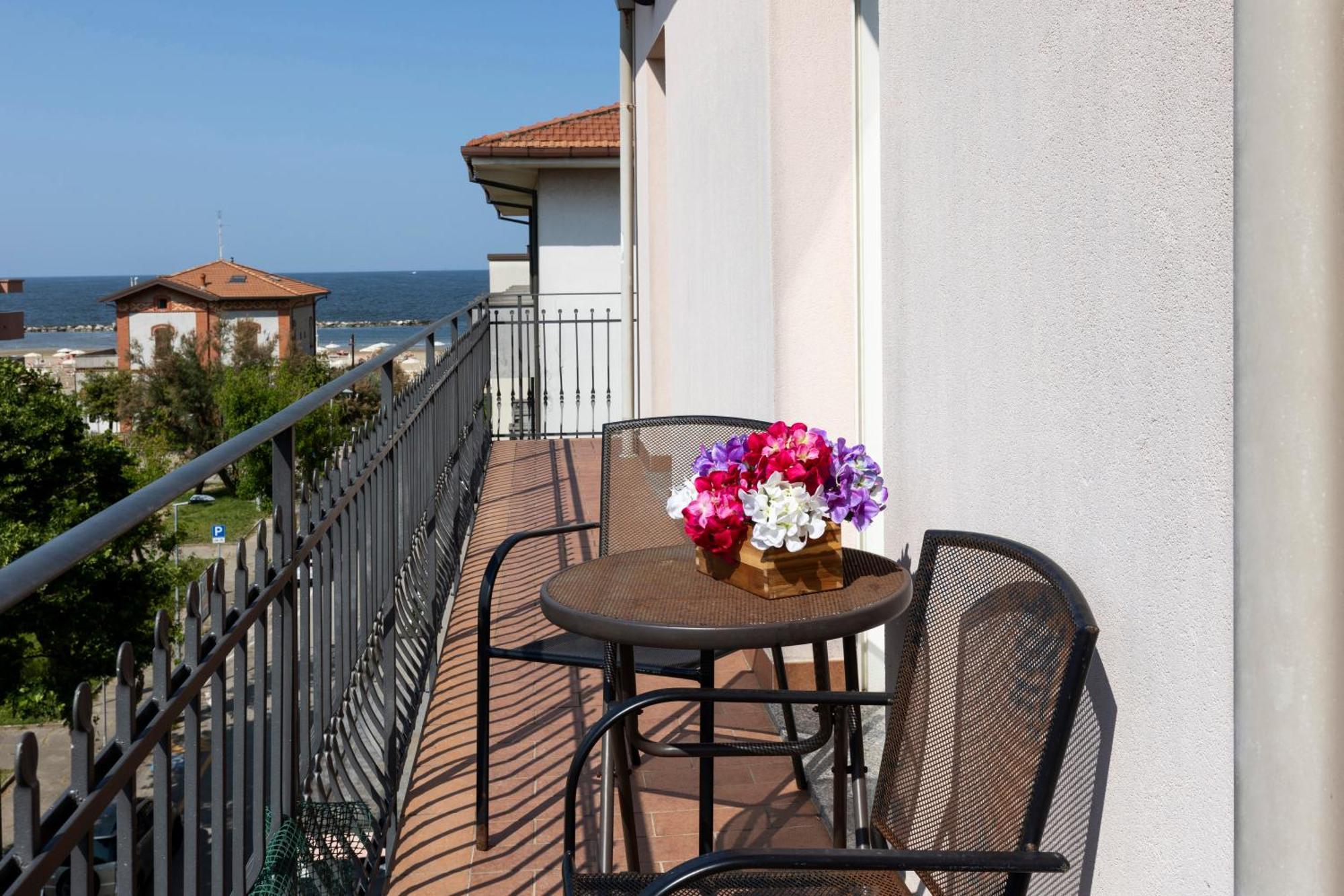 Residence Tre Trilo&Suites Rimini Bagian luar foto