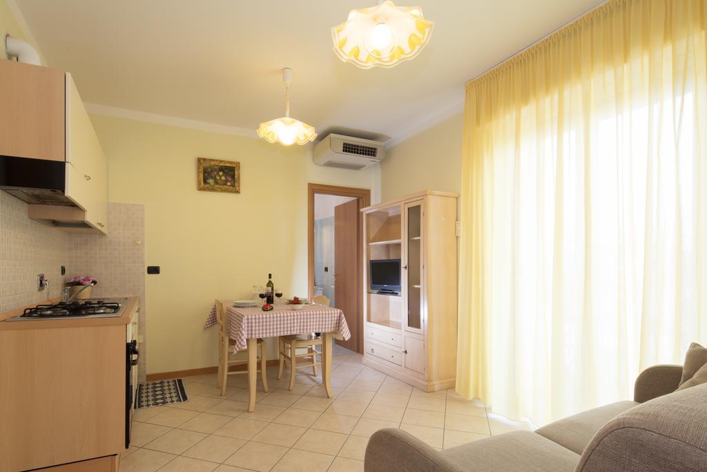 Residence Tre Trilo&Suites Rimini Bagian luar foto