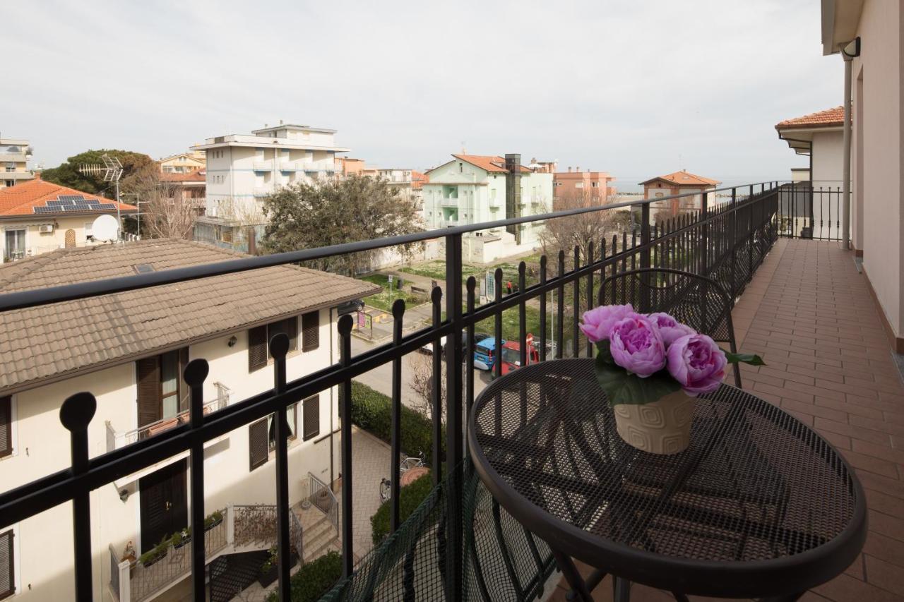 Residence Tre Trilo&Suites Rimini Bagian luar foto