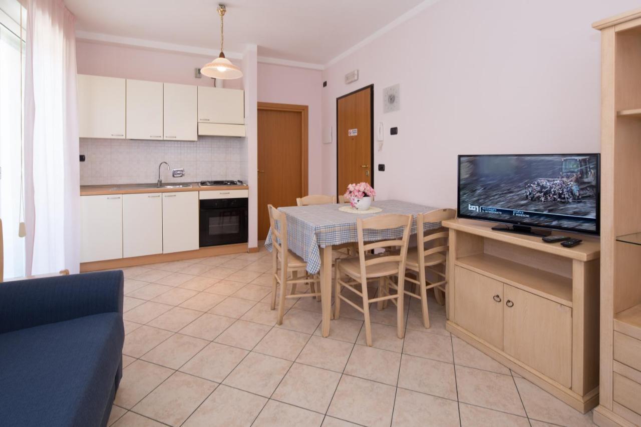 Residence Tre Trilo&Suites Rimini Bagian luar foto