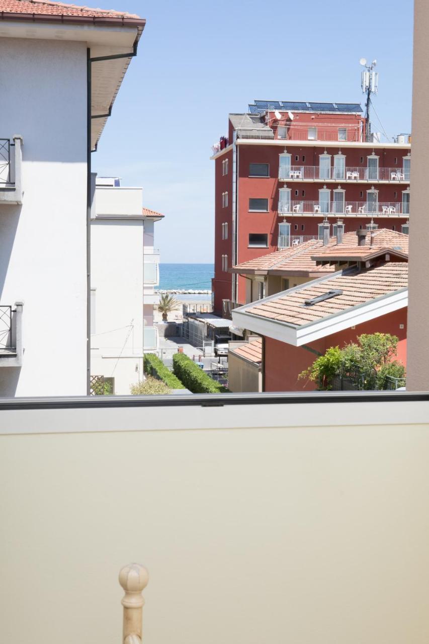 Residence Tre Trilo&Suites Rimini Bagian luar foto